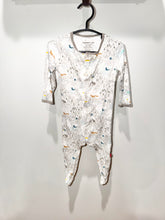Load image into Gallery viewer, Magnetic Me Antarctica Footie Size 3-6m
