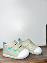 Load image into Gallery viewer, Ten Little Green Shoes Size 3.5
