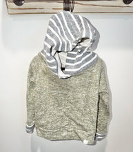 Load image into Gallery viewer, Lulu + Roo Green Sweater Size 2T*
