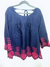 Load image into Gallery viewer, Crown &amp; Ivy Blue Top Size Small
