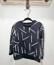 Load image into Gallery viewer, Moi Black Sweater Size 3-4Y
