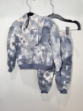 Load image into Gallery viewer, Lola &amp; The Boys Lightning Bolt Tie Dye 2pc Set Size 2
