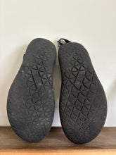 Load image into Gallery viewer, Teva Black Sandals Size 6
