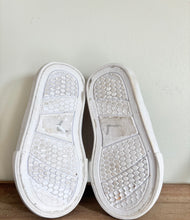 Load image into Gallery viewer, Tommy Bahama Halloween Shoes Size 5
