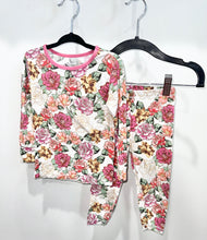 Load image into Gallery viewer, Free Birdees Roses Pajamas Size 2T
