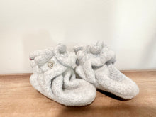 Load image into Gallery viewer, Zutano Gray Cozy Booties Size 3m
