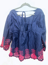 Load image into Gallery viewer, Crown &amp; Ivy Blue Top Size Small
