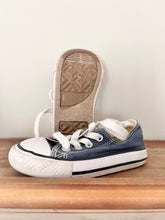 Load image into Gallery viewer, Converse Blue Shoes Size 6
