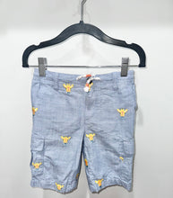 Load image into Gallery viewer, Mini Boden Giraffe Shorts Size 6Y
