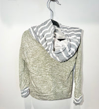 Load image into Gallery viewer, Lulu + Roo Green Sweater Size 2T*
