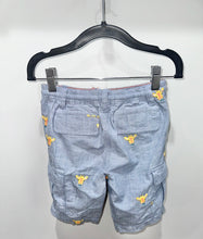 Load image into Gallery viewer, Mini Boden Giraffe Shorts Size 6Y
