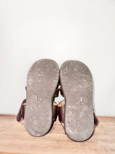 Load image into Gallery viewer, Brown Sandals Size 9M
