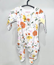 Load image into Gallery viewer, Magnetic Me Flower Footie Size 0-3m
