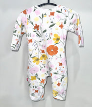 Load image into Gallery viewer, Magnetic Me Flower Footie Size 0-3m
