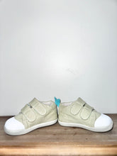 Load image into Gallery viewer, Ten Little Green Shoes Size 3.5
