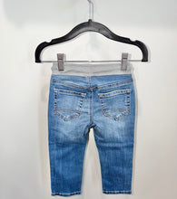 Load image into Gallery viewer, Cat &amp; Jack Straight Jeans Size 2T
