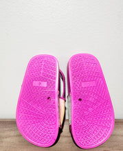 Load image into Gallery viewer, Juicy Couture Pink Sandals Size 4
