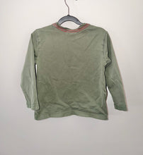 Load image into Gallery viewer, Hanna Andersson Train Shirt Size 5
