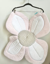 Load image into Gallery viewer, Blooming Lotus Pink Bath Flower
