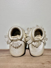 Load image into Gallery viewer, Freshly Picked Gold Moccasins Size 0
