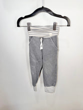 Load image into Gallery viewer, Lulu + Roo Gray Pants Size 2Y*
