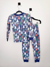 Load image into Gallery viewer, Hanna Andersson Christmas Tree Pajamas Size 6-7

