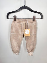 Load image into Gallery viewer, Petit Lem Brown Holiday Pants Size 18m
