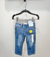 Load image into Gallery viewer, Cat &amp; Jack Straight Jeans Size 2T
