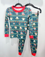 Load image into Gallery viewer, Hanna Andersson Christmas Star Wars Pajamas Size 6-7
