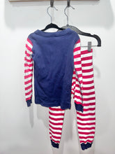 Load image into Gallery viewer, Hanna Andersson x Marvel Captain America Pajamas Size 5*
