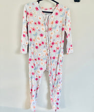 Load image into Gallery viewer, Posh Peanut Purple Flower Footie Size 18-24m*
