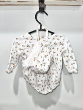 Load image into Gallery viewer, Nicole Miller Floral Bubble &amp; Hat Size 6-9m
