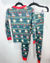 Load image into Gallery viewer, Hanna Andersson Christmas Star Wars Pajamas Size 6-7
