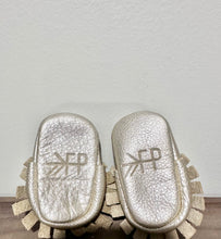 Load image into Gallery viewer, Freshly Picked Gold Moccasins Size 0
