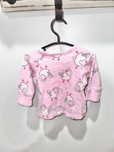 Load image into Gallery viewer, Hanna Andersson Pink Swan Shirt Size 3-6m
