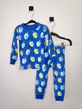 Load image into Gallery viewer, Hanna Andersson Blue Dreidel Pajamas Size 3T
