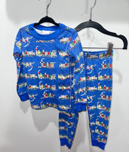 Load image into Gallery viewer, Hanna Andersson Blue Train Pajamas Size 4
