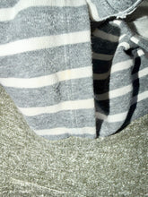Load image into Gallery viewer, Lulu + Roo Green Sweater Size 2T*
