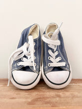 Load image into Gallery viewer, Converse Blue Shoes Size 6
