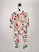 Load image into Gallery viewer, Posh Peanut Floral Footie Size 6-9m
