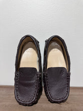 Load image into Gallery viewer, Janie &amp; Jack Brown Loafers Size 8
