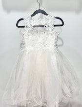Load image into Gallery viewer, White Lace Dress Size 5
