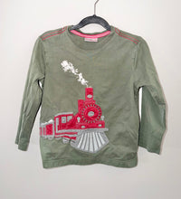 Load image into Gallery viewer, Hanna Andersson Train Shirt Size 5
